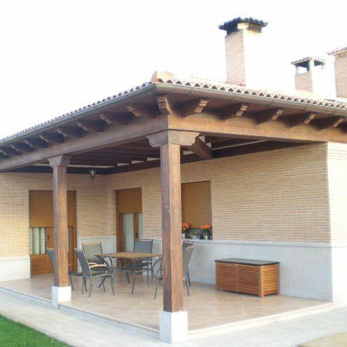 Pilares y capiteles para porche